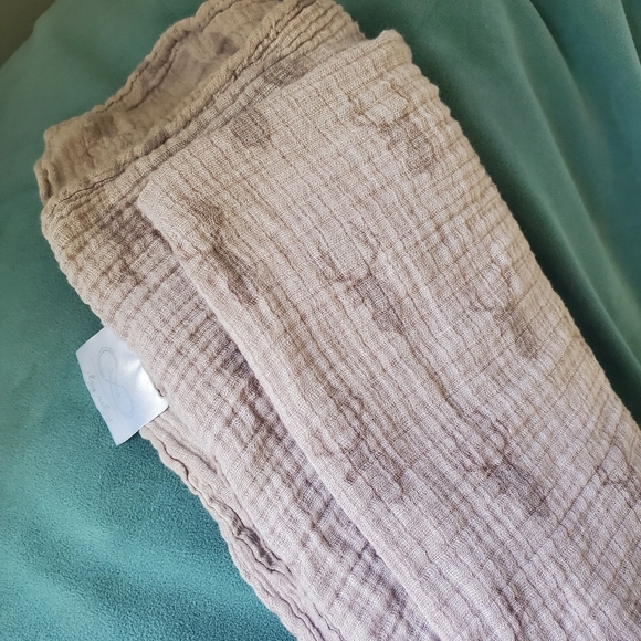 Limited Edition Itzy Ritzy Swaddle - Picture 3 of 7